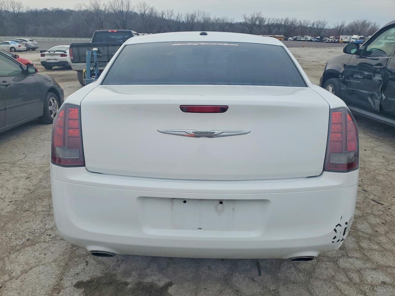 2014 Chrysler 300 S - Image 6