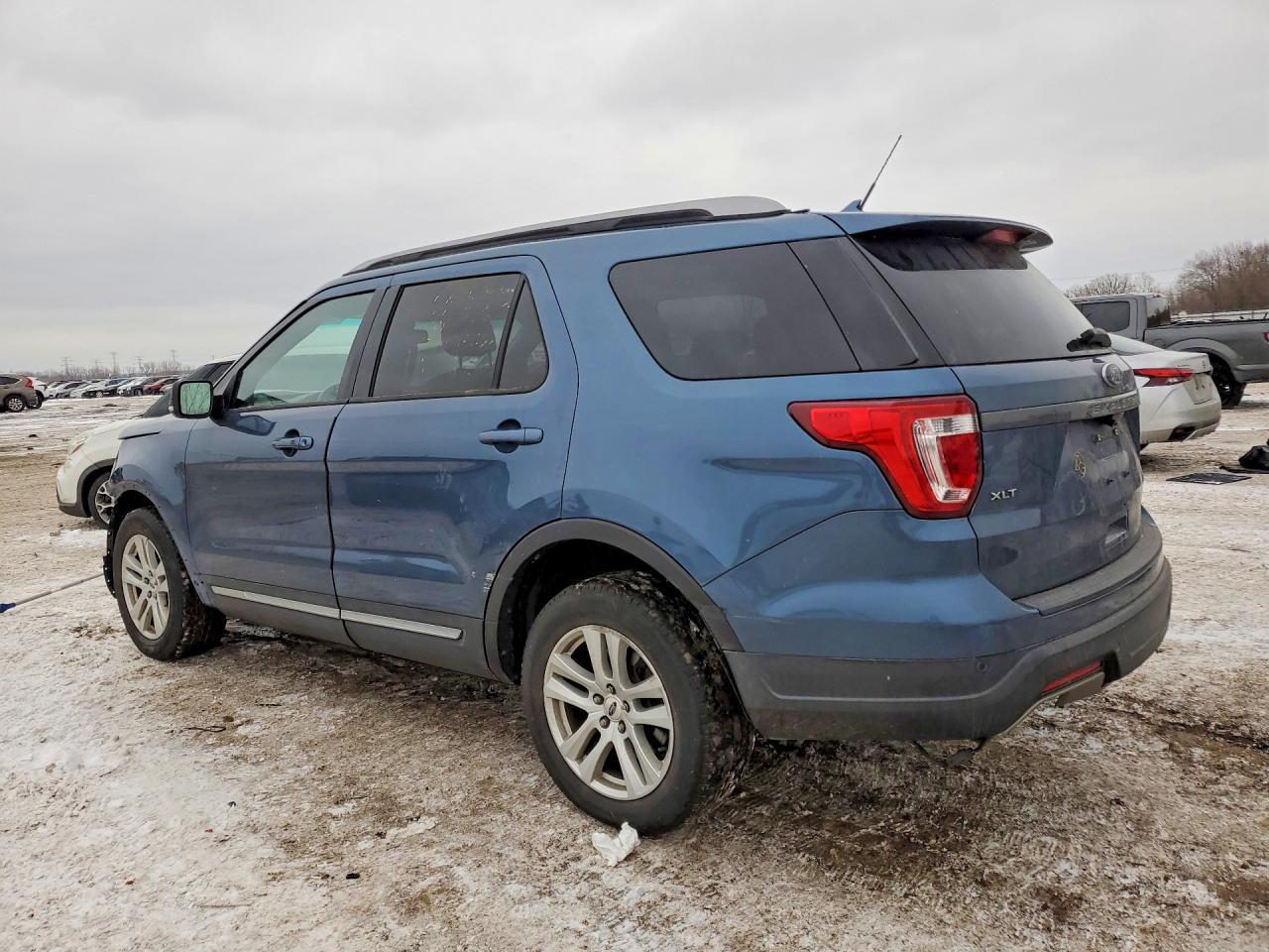 2019 Ford Explorer Xlt - Фото 2