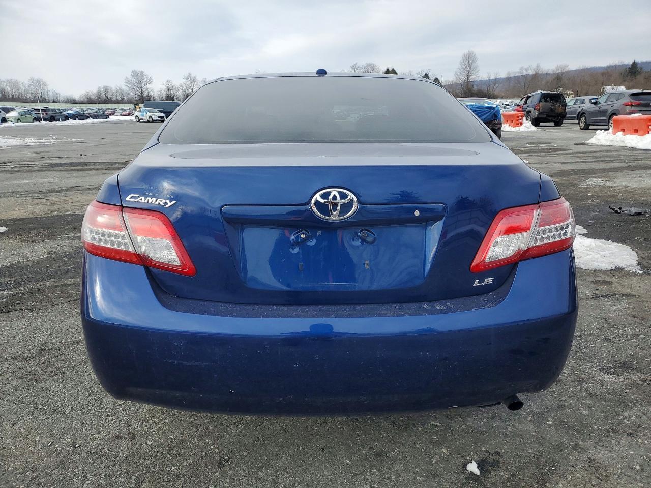 2011 Toyota Camry Base - Фото 6