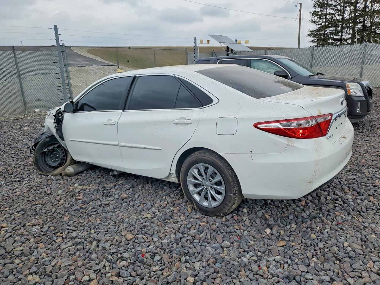 2015 Toyota Camry Le - Фото 2