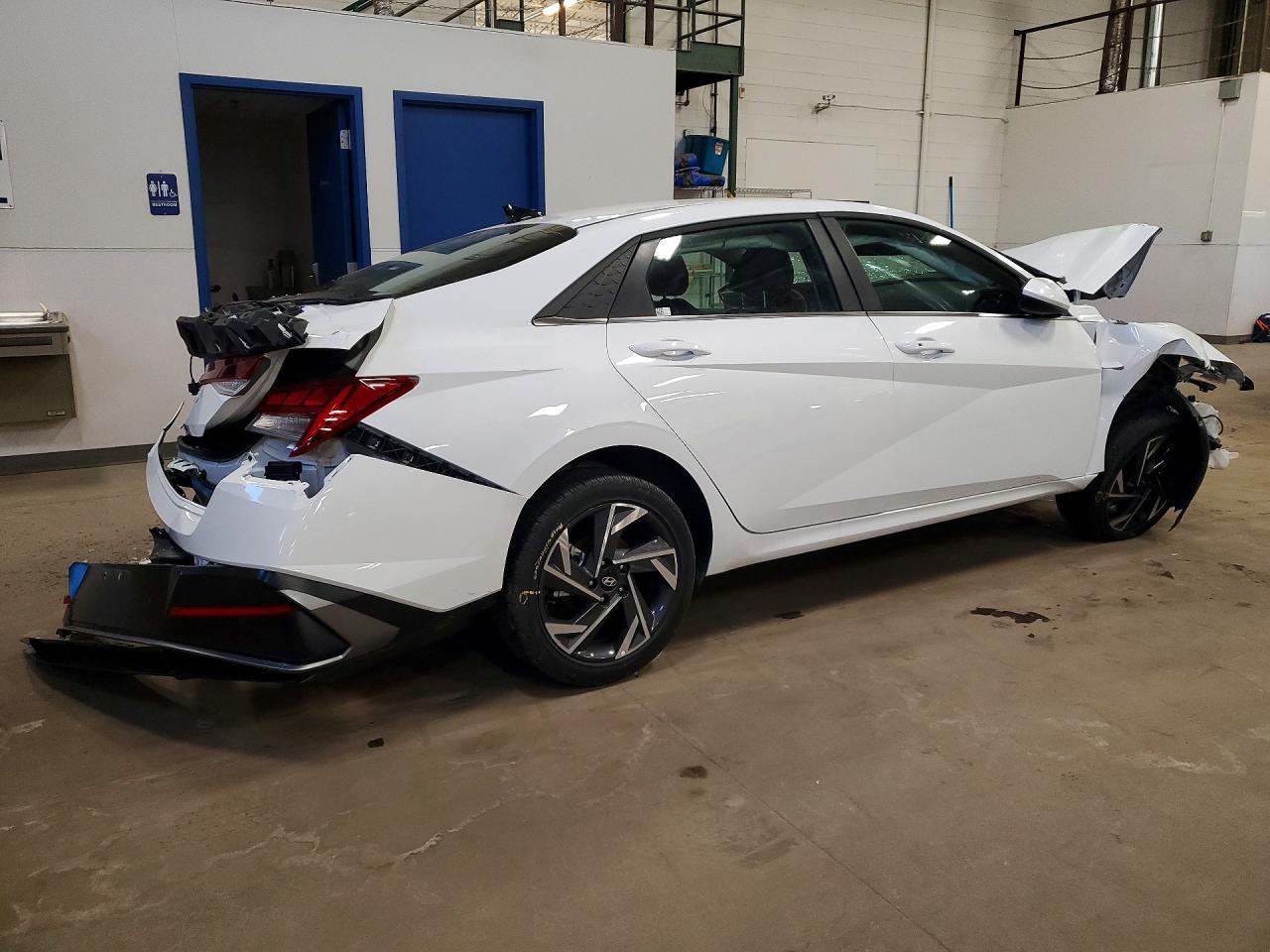 2025 Hyundai Elantra Sel - Фото 3