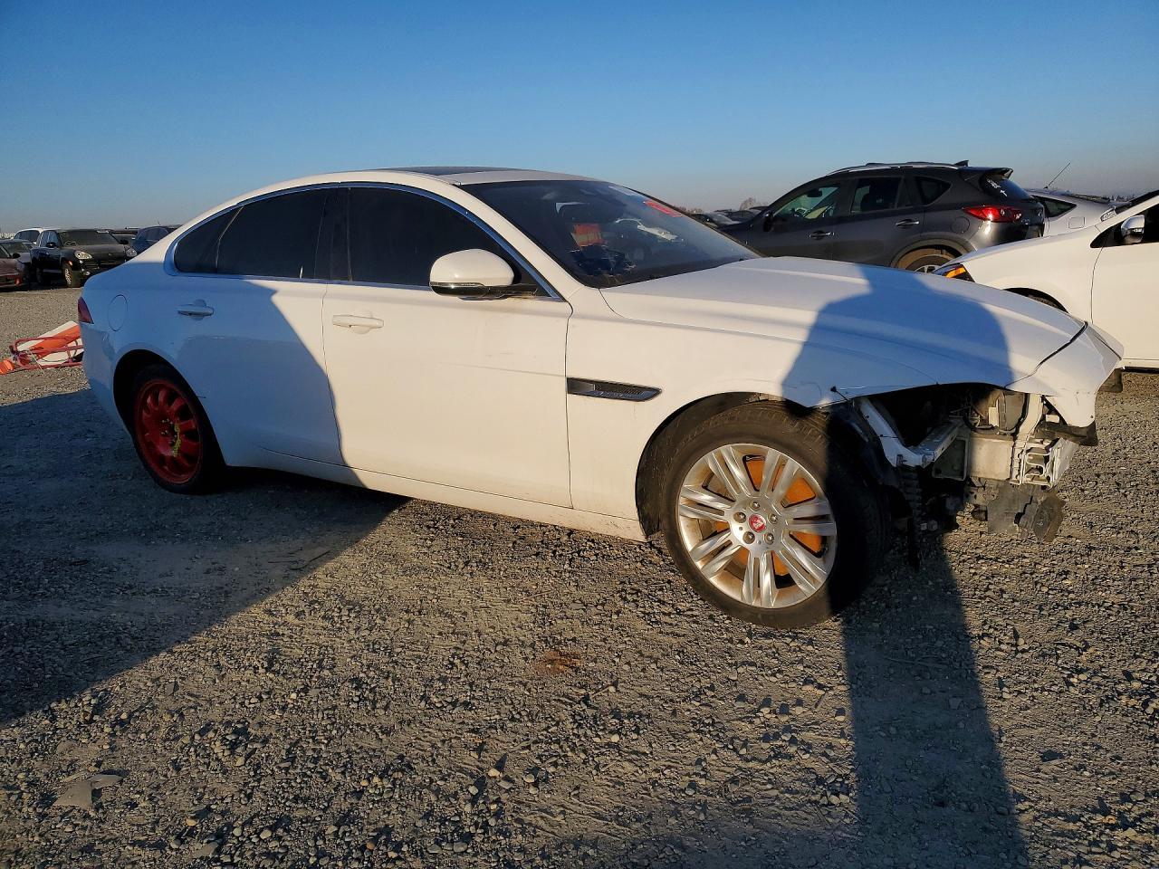 2016 Jaguar Xf Premium - Image 4