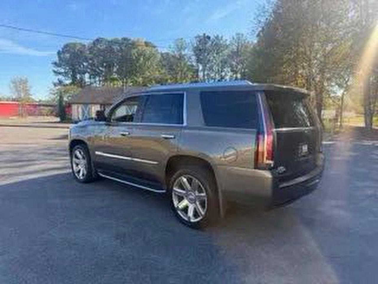 2016 Cadillac Escalade Luxury - Image 3