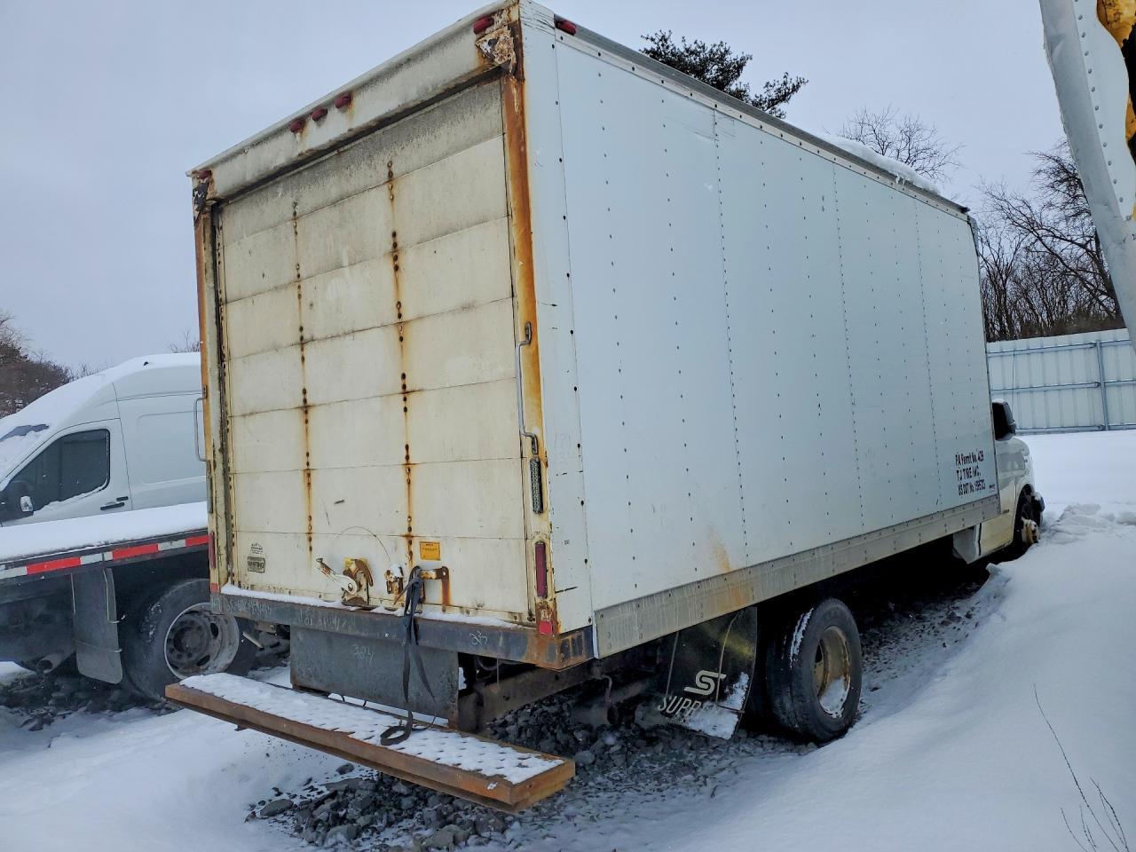 2017 Chevrolet Express G4500 - Фото 3