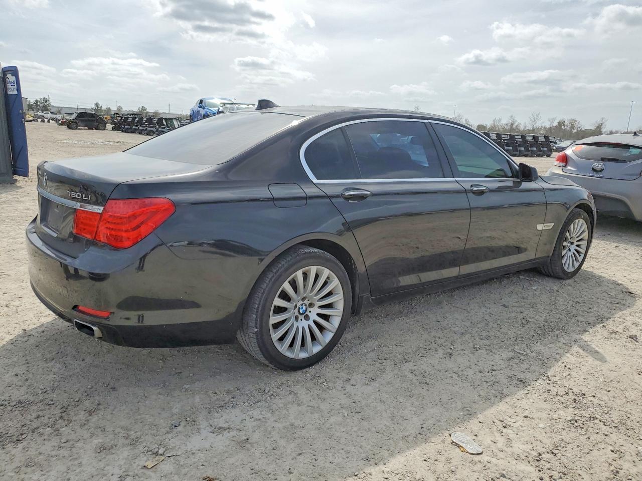 2010 BMW 750 Li - Фото 3