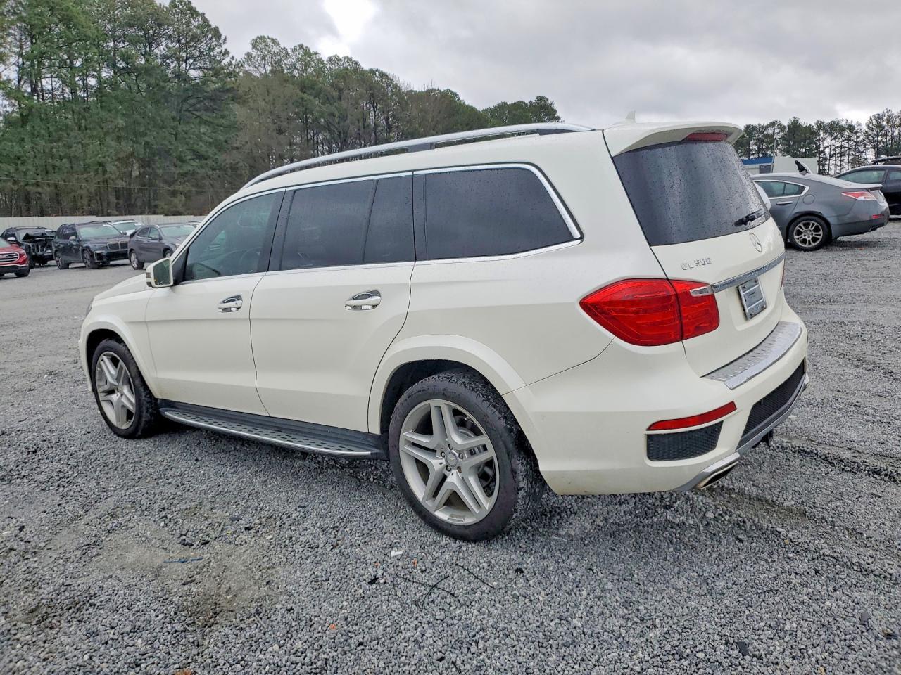 2015 Mercedes-Benz Gl 550 4Matic - Image 2