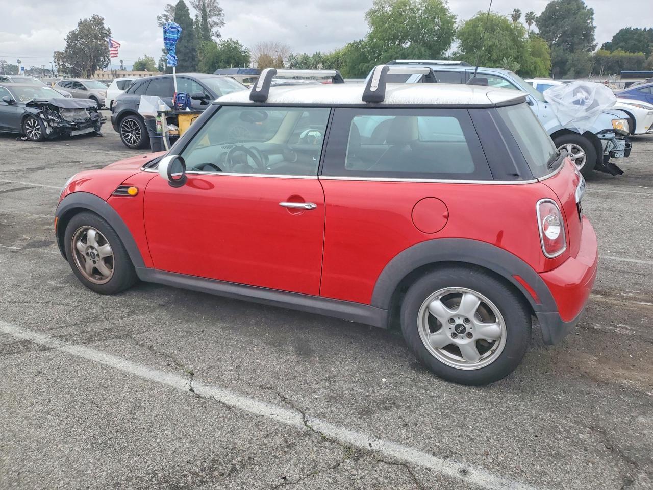 2011 Mini Cooper - Image 2