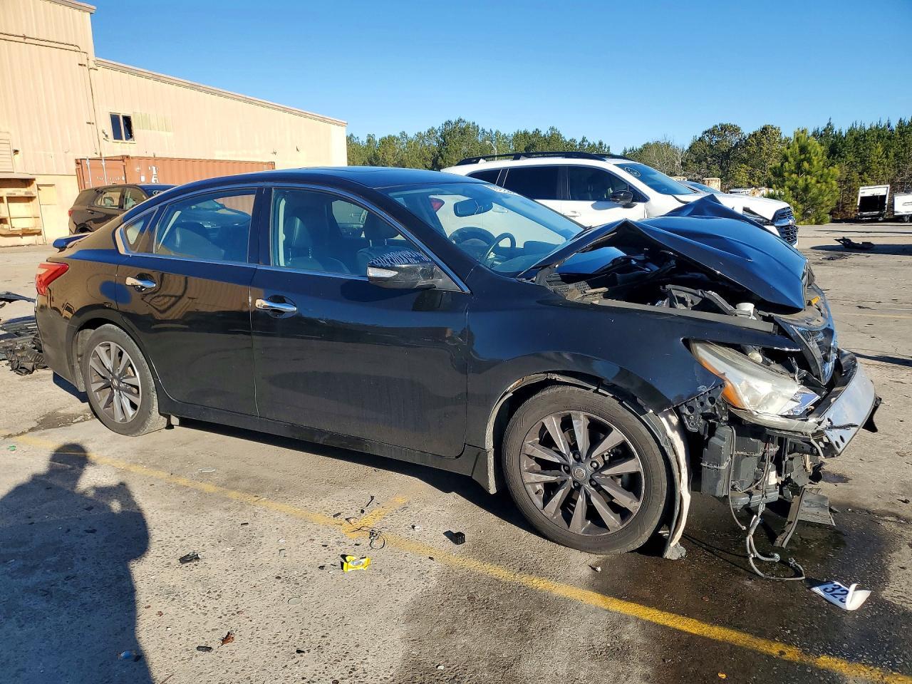 2017 Nissan Altima - Image 4