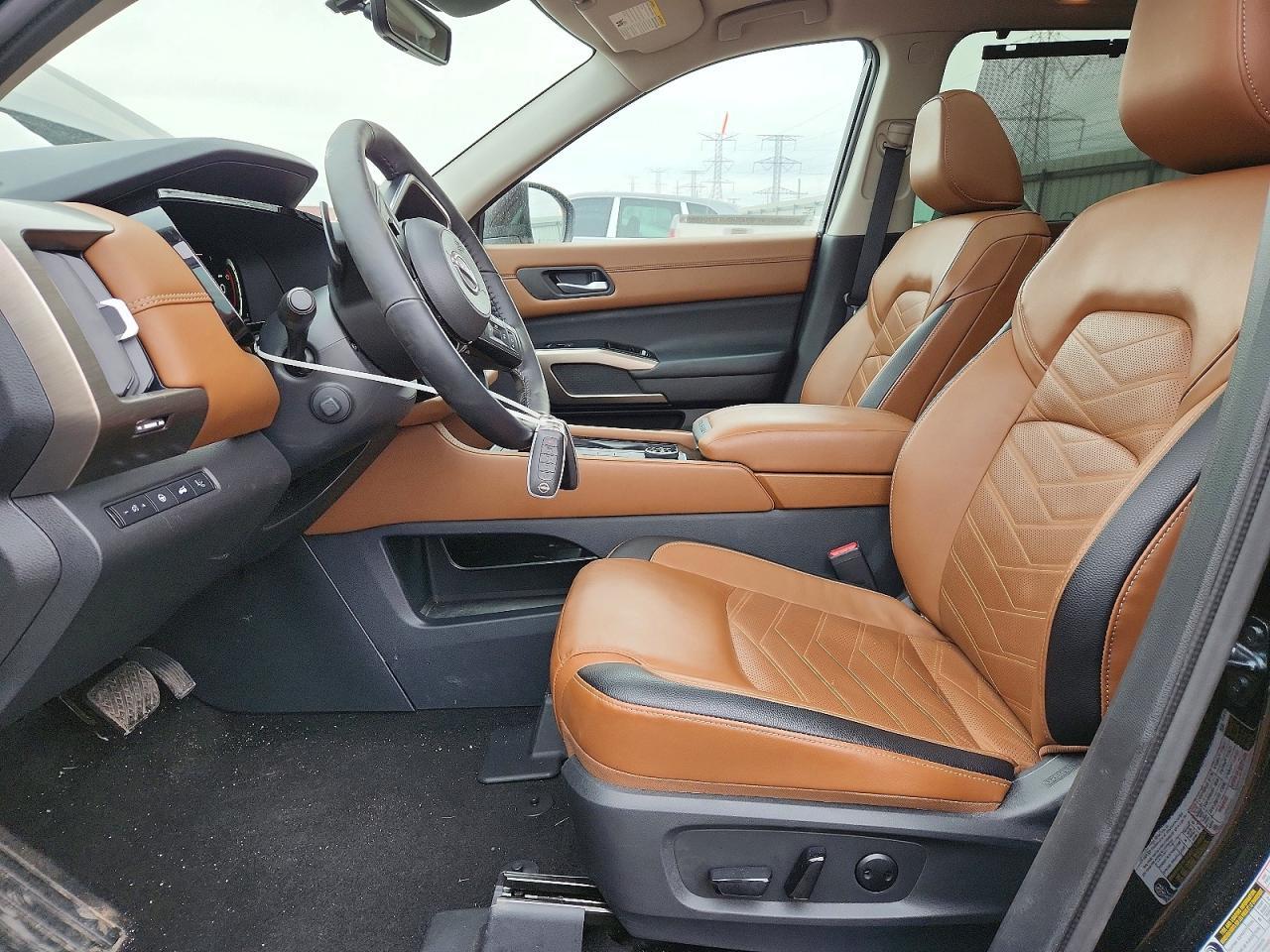 2025 Nissan Pathfinder Platinum - Image 7