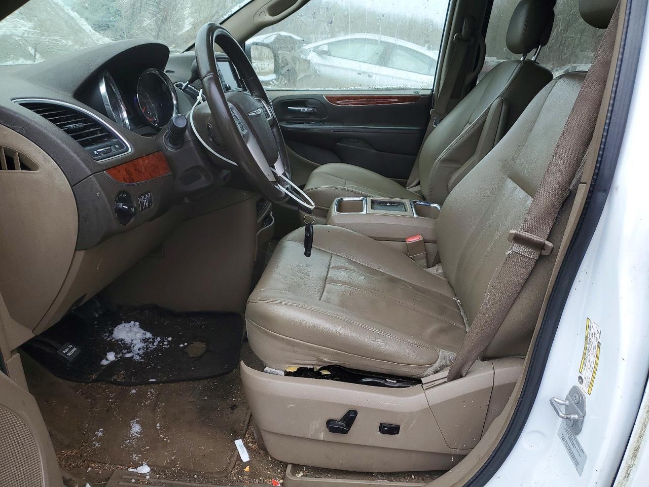 2015 Chrysler Town And C - Image 7