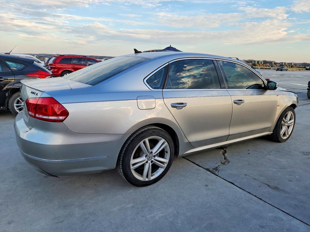 2014 Volkswagen Passat Sel - Фото 3