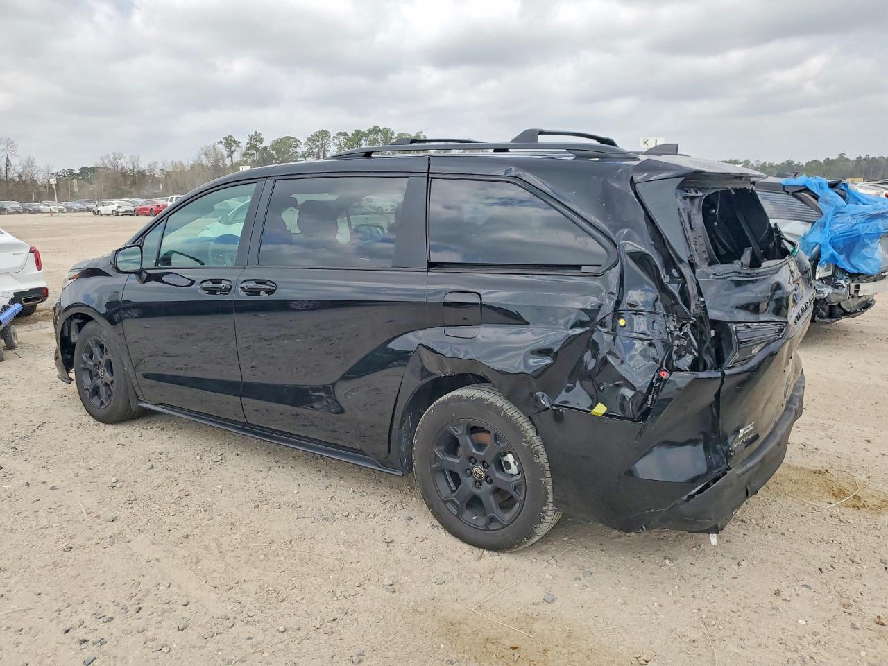 2025 Toyota Sienna Woodland Edition - Фото 2