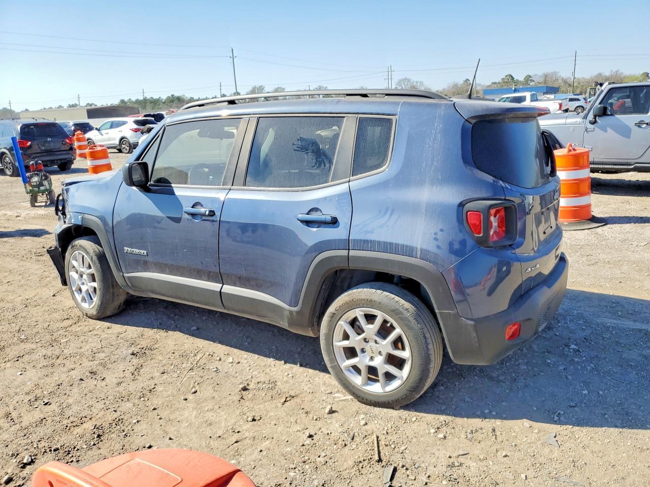 2022 Jeep Renegade Latitude - Image 2