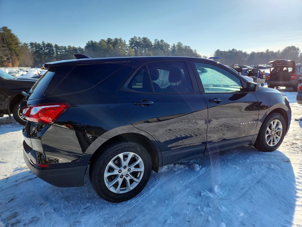 2020 Chevrolet Equinox Ls - Image 3