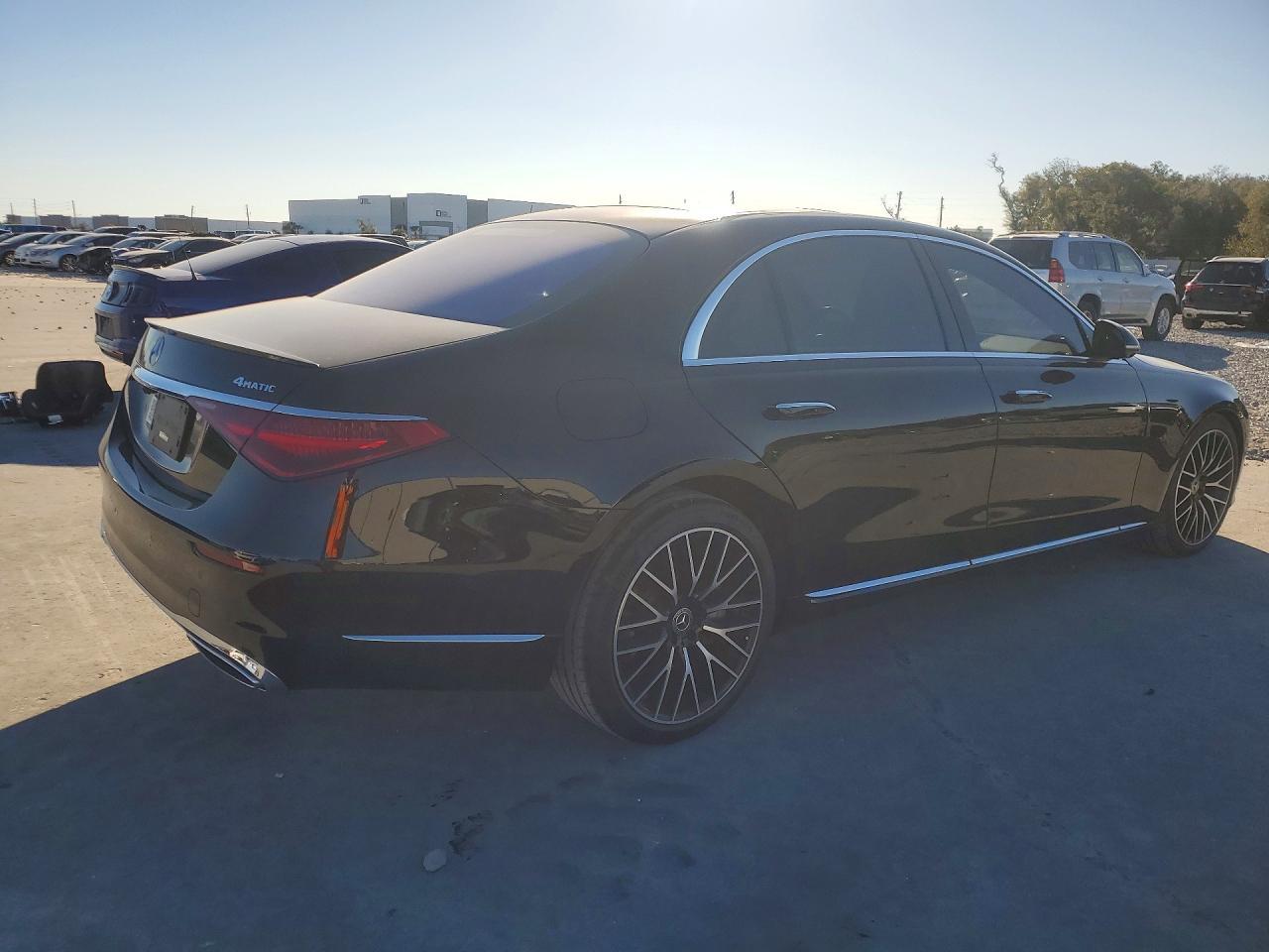 2022 Mercedes-Benz S 500 4Matic - Image 3