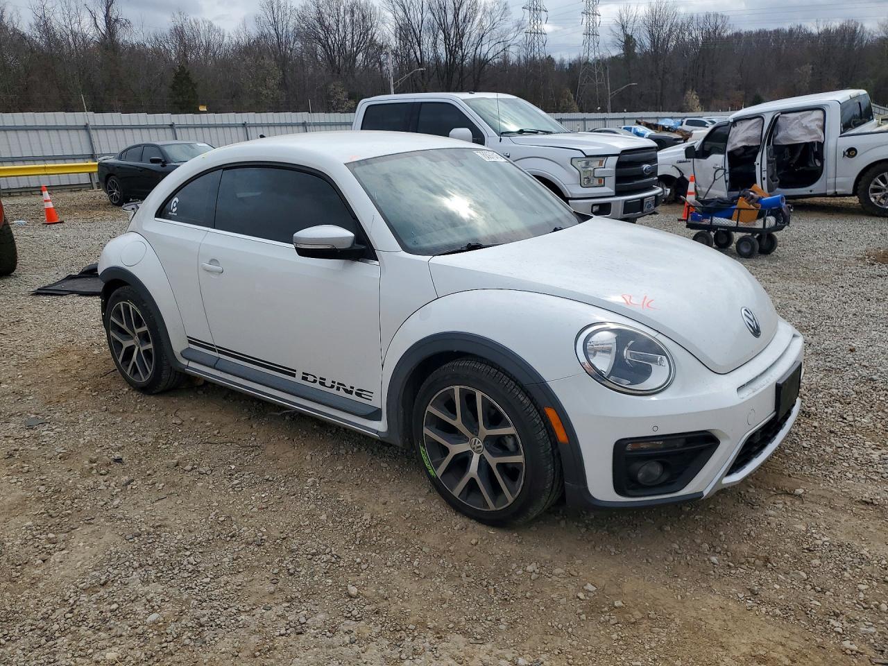 2016 Volkswagen Beetle Dune - Фото 4