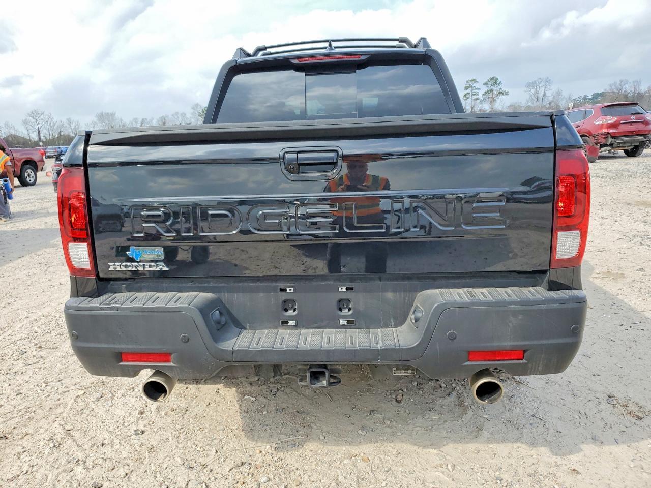 2025 Honda Ridgeline Black Edition - Image 6