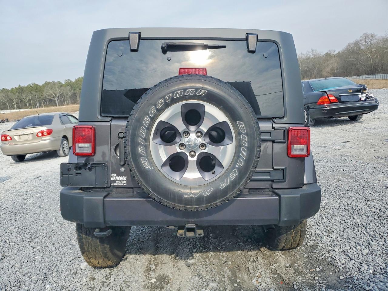 2016 Jeep Wrangler Unlimited Sahara - Image 6