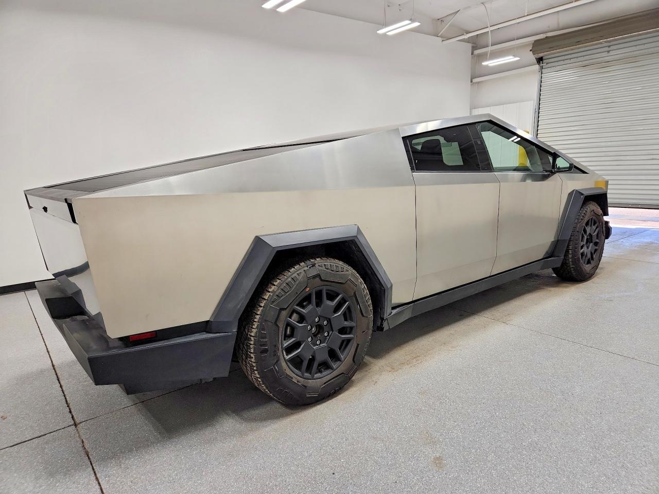 2024 Tesla Cybertruck - Фото 3