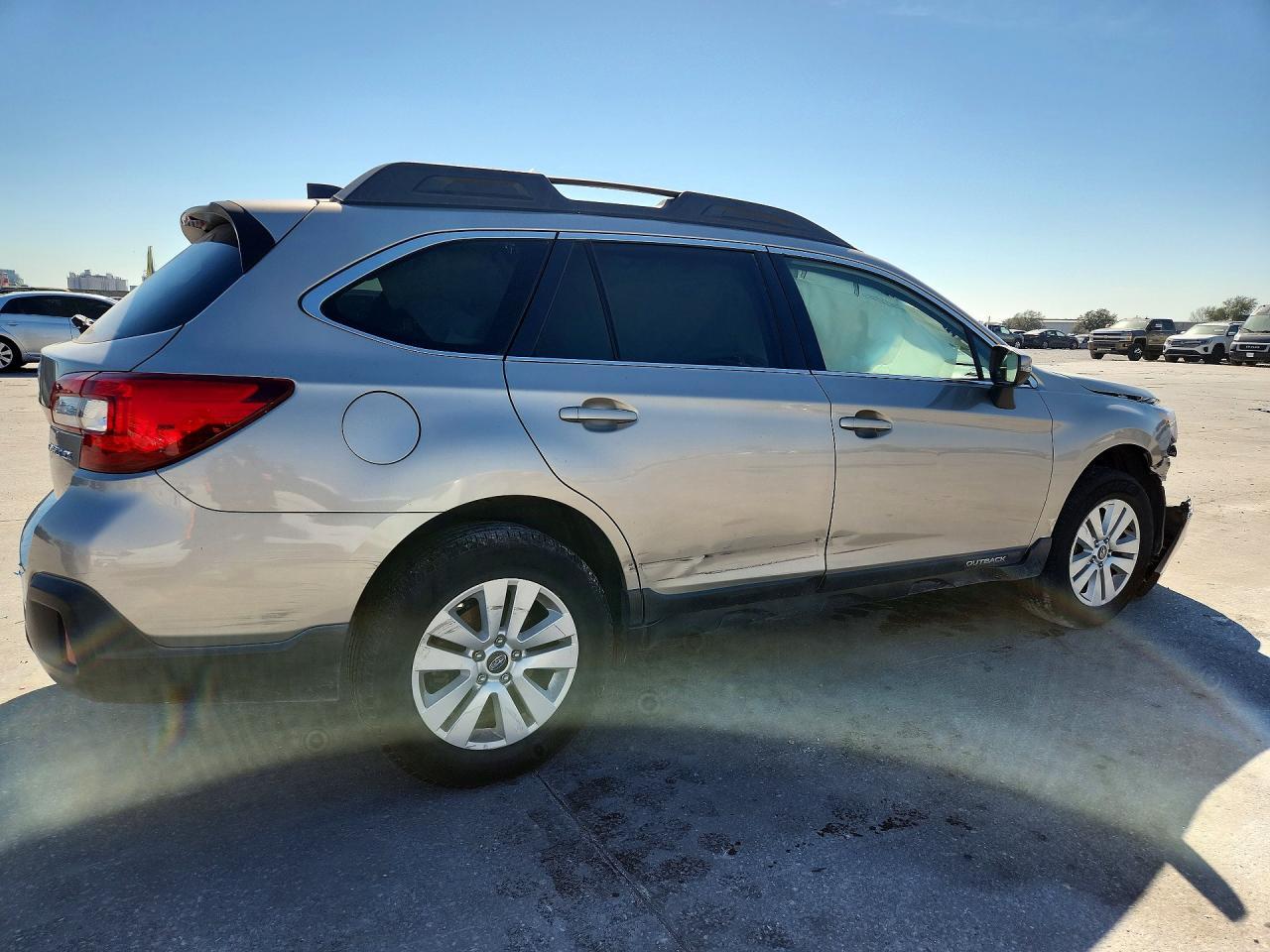 2019 Subaru Outback 2.5I Premium - Фото 3