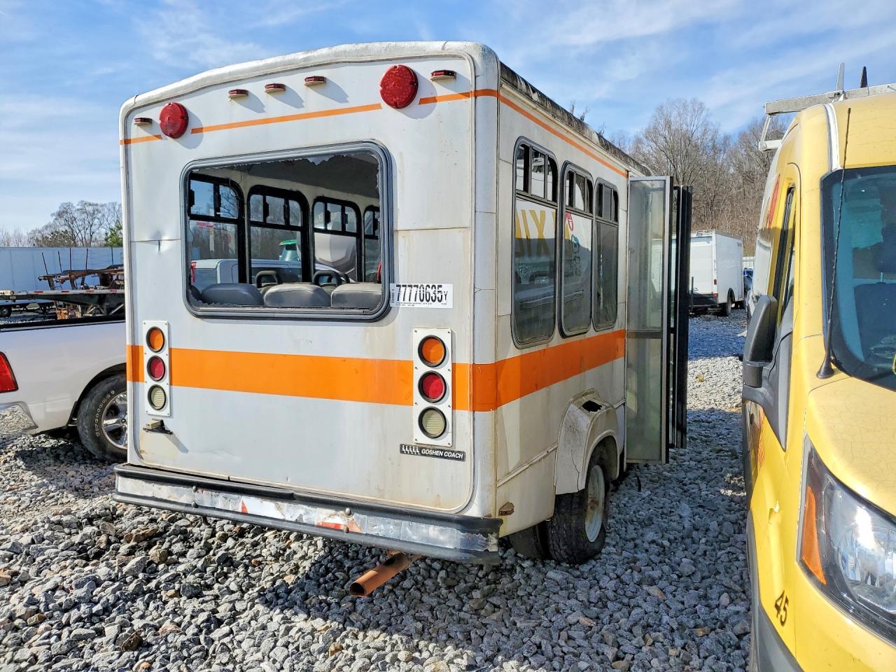 2005 Ford E350 Shuttle Bus - Image 3