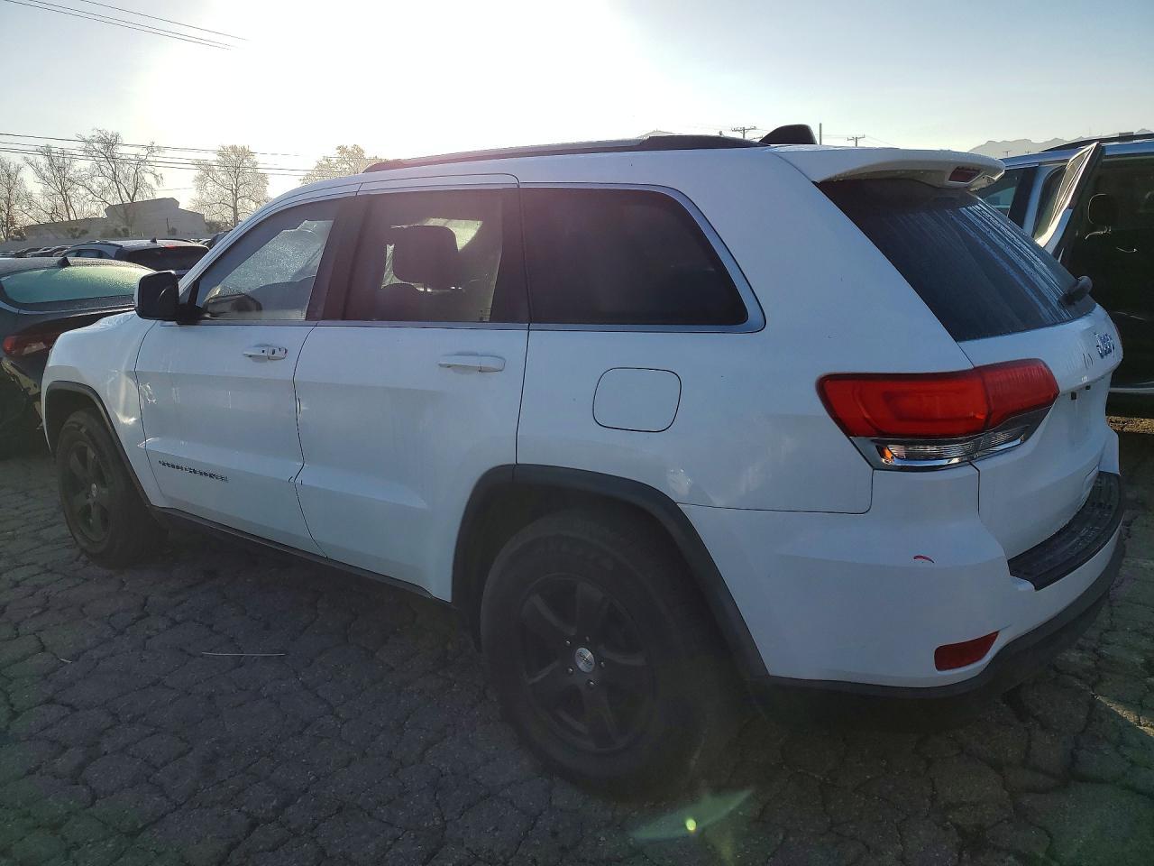 2016 Jeep Grand Cherokee Laredo - Фото 2