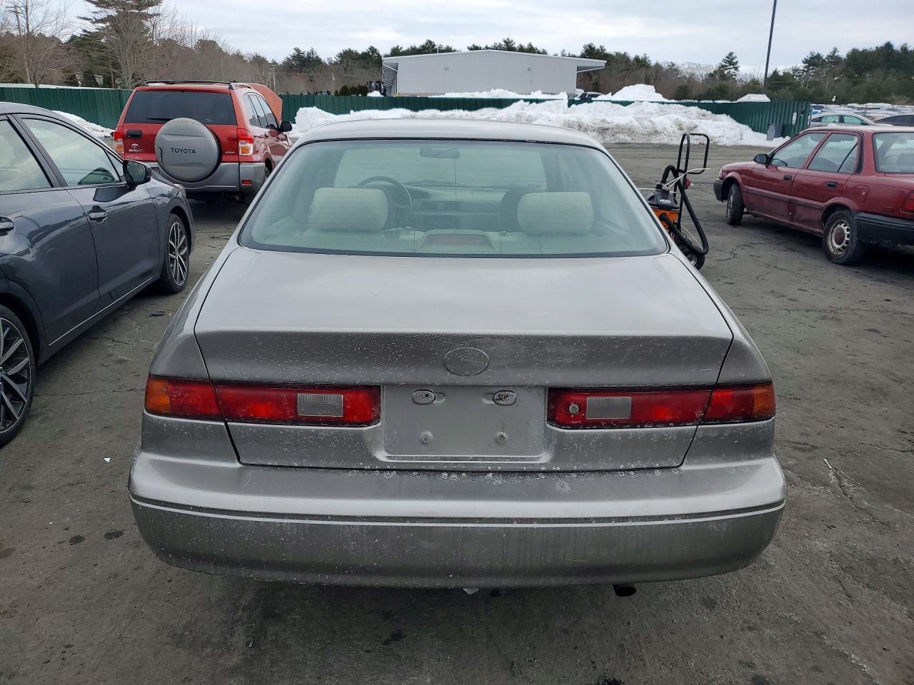 1998 Toyota Camry Ce - Фото 6