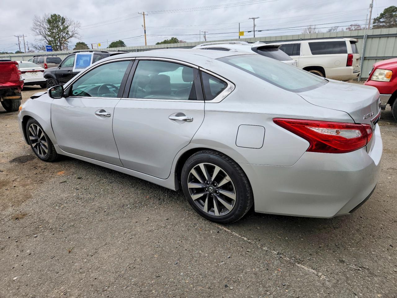 2017 Nissan Altima 2.5 - Image 2