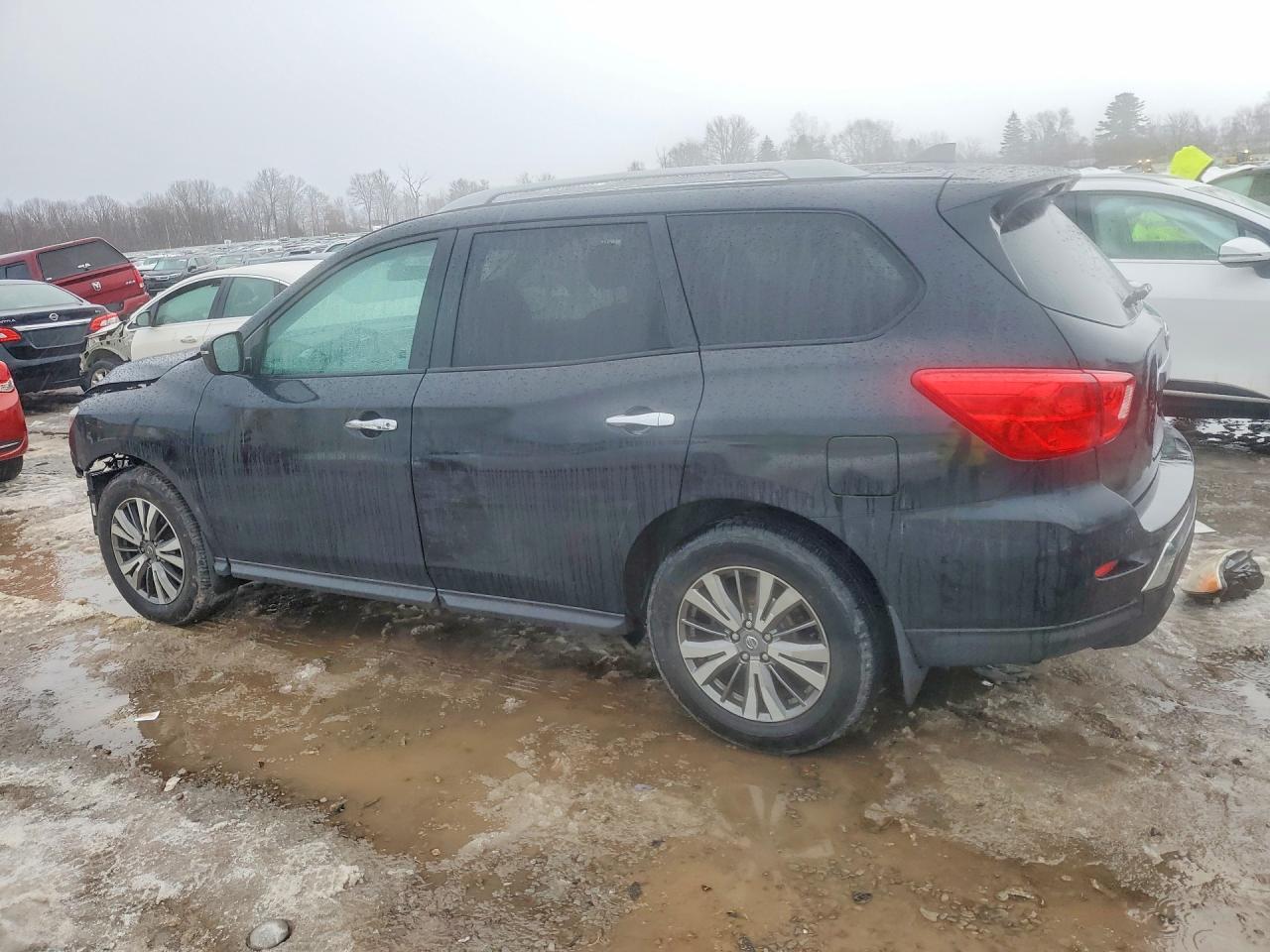 2019 Nissan Pathfinder S - Image 2