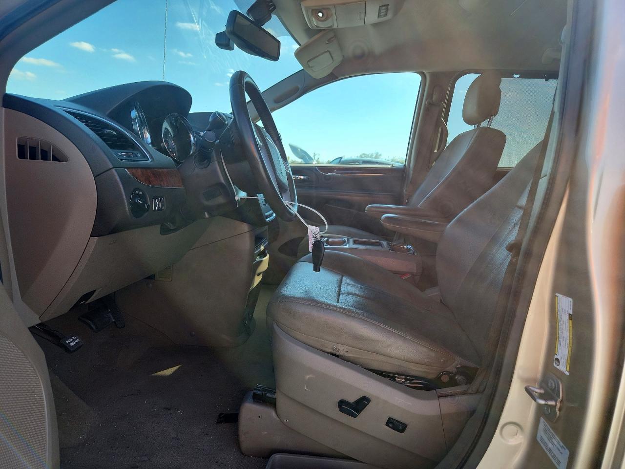 2016 Chrysler Town & Country Touring L - Фото 7