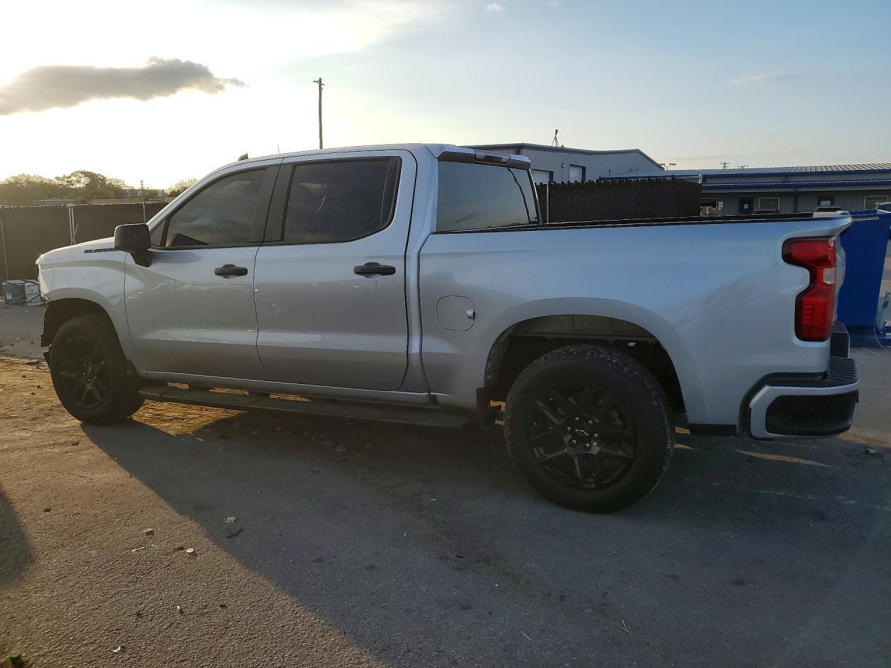 2022 Chevrolet Silverado C1500 Custom - Фото 2