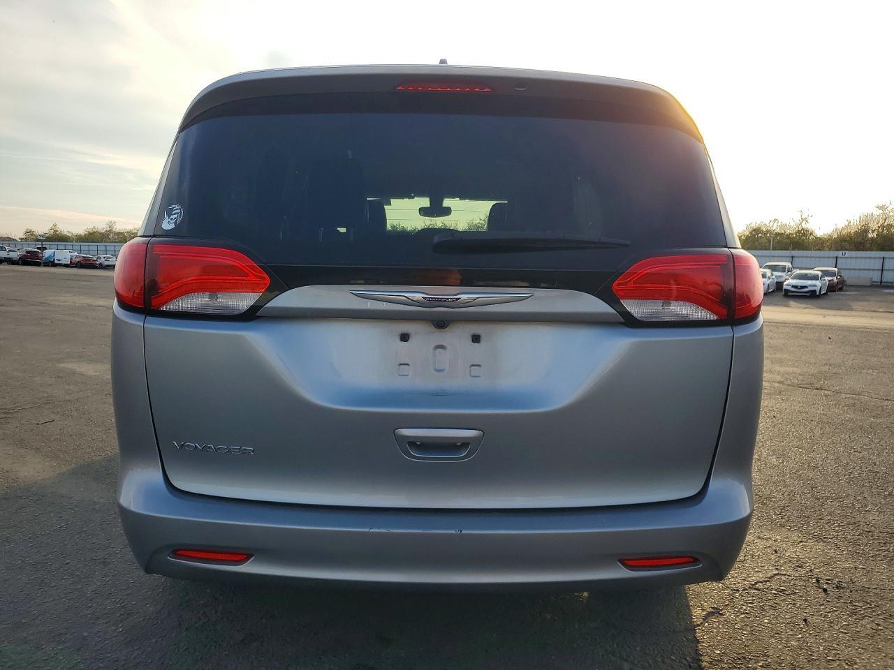 2020 Chrysler Voyager Lxi - Фото 6