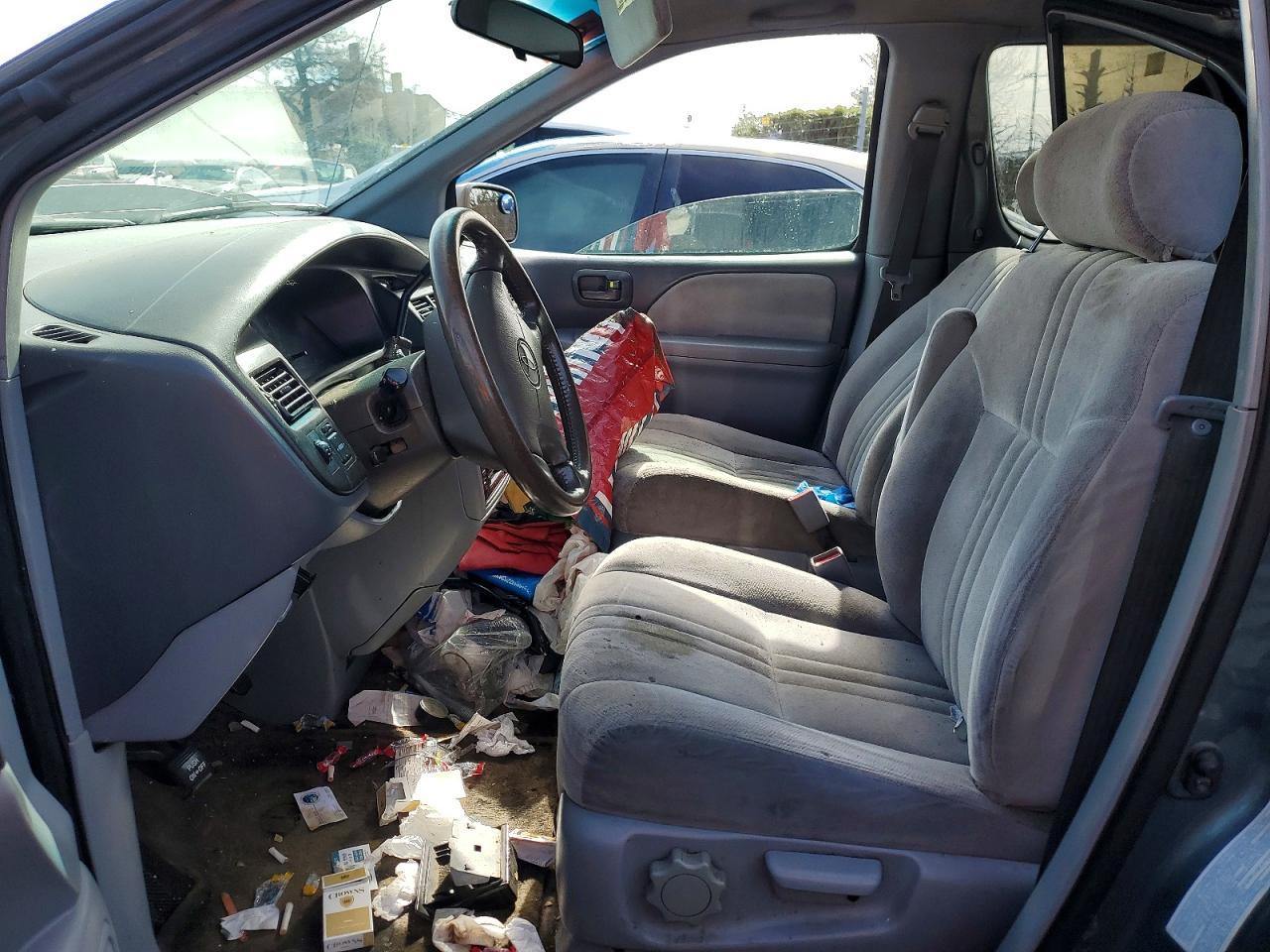 2000 Toyota Sienna Ce - Image 7
