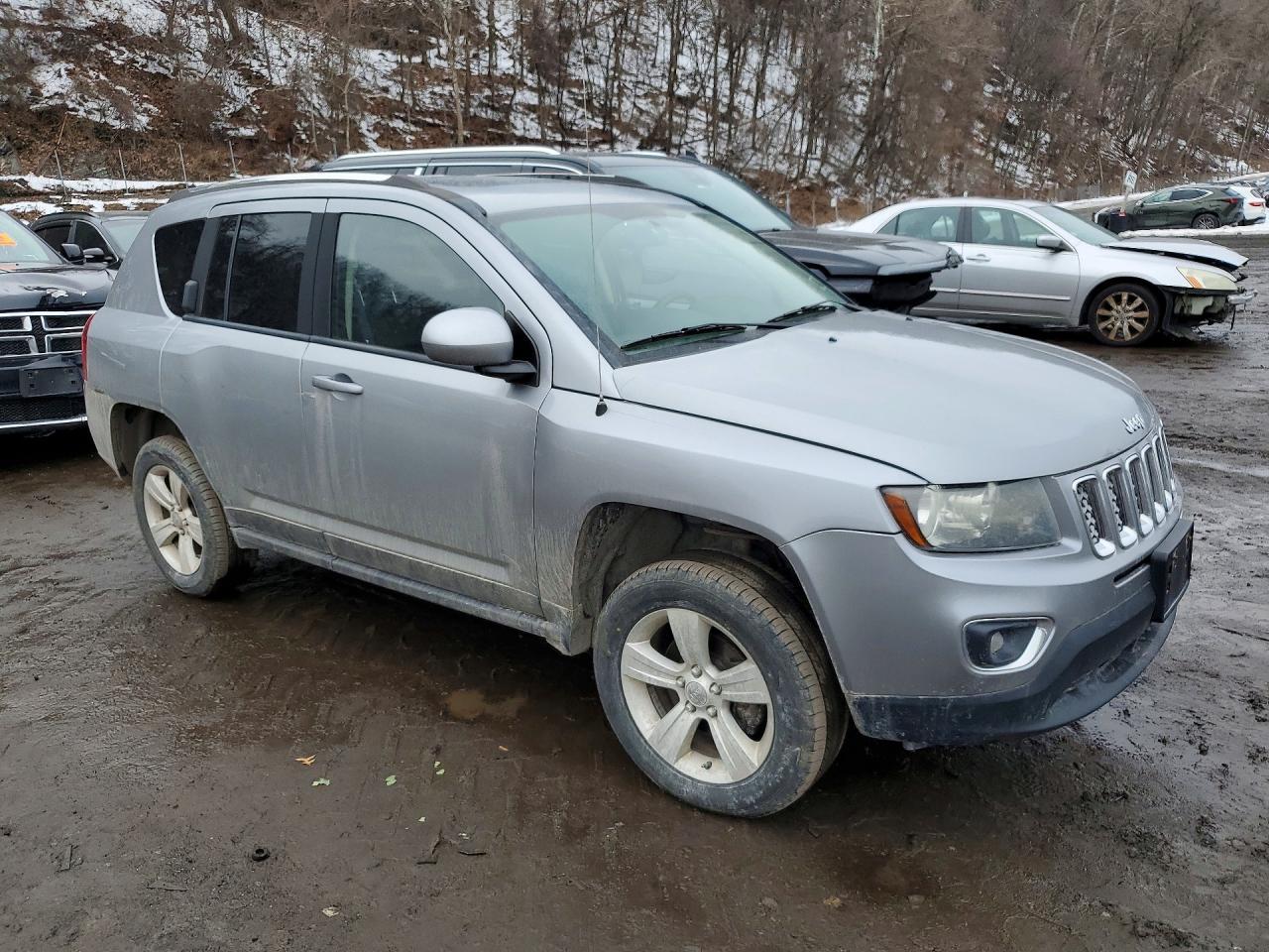 2015 Jeep Compass Latitude - Image 4