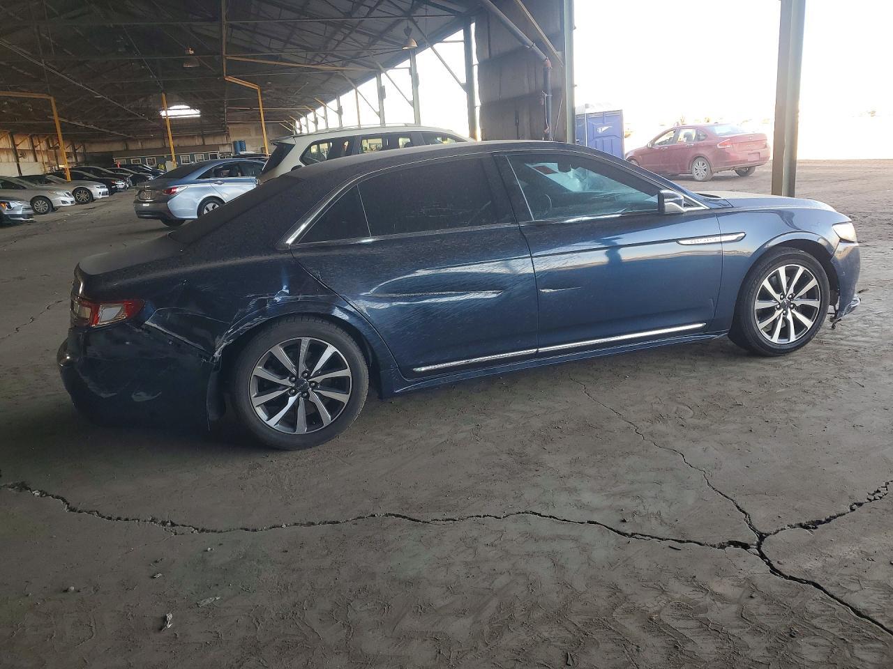 2017 Lincoln Continental Premiere - Фото 3