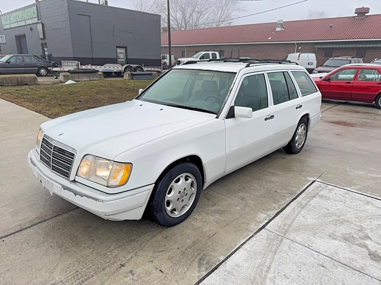 1995 Mercedes-Benz E 320 - Image 2