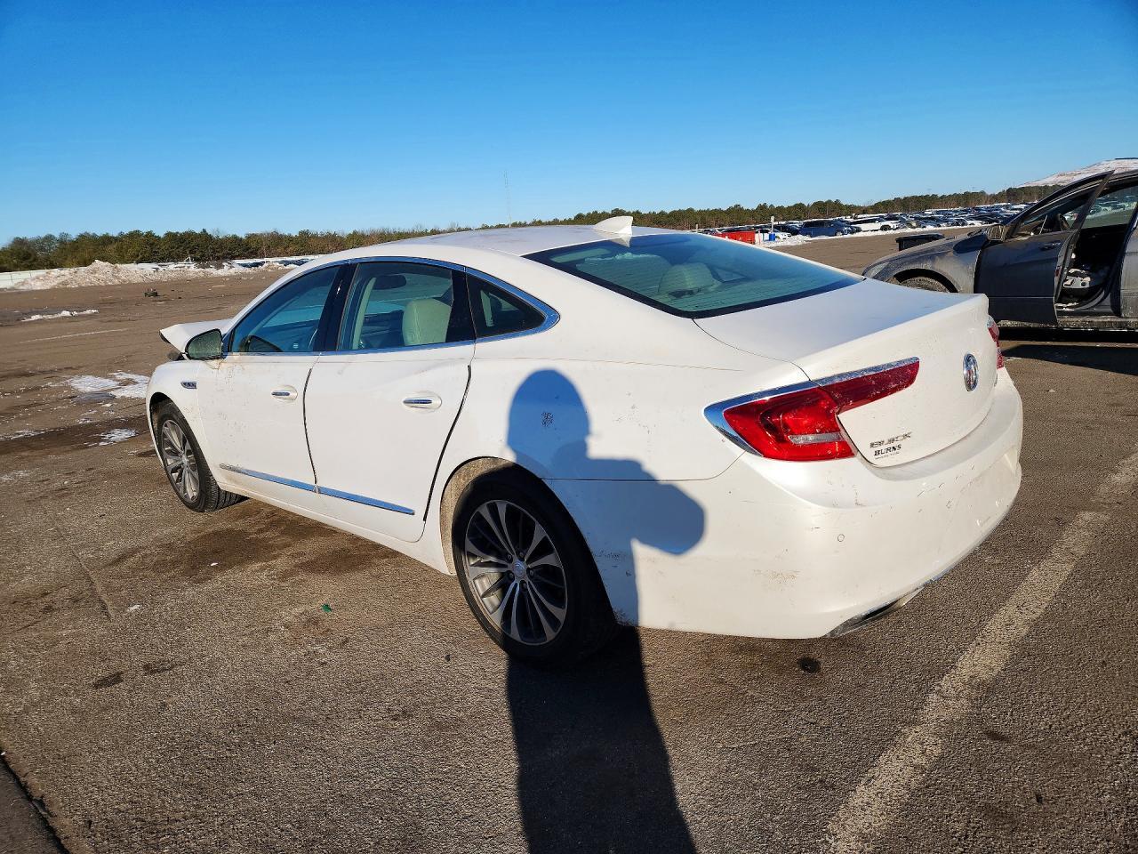 2017 Buick Lacrosse Essence - Image 2