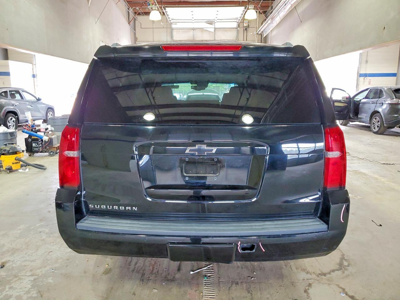 2018 Chevrolet Suburban K1500 Lt - Image 6