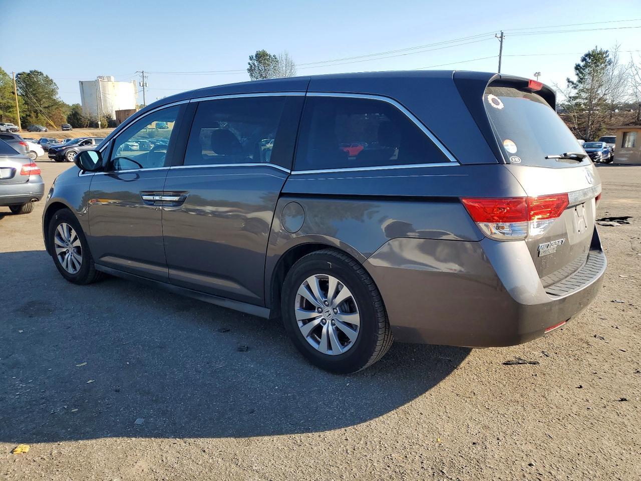 2017 Honda Odyssey Se - Фото 2
