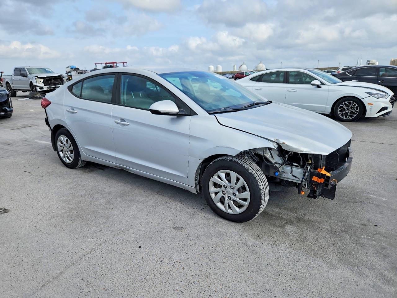 2017 Hyundai Elantra Se - Фото 4