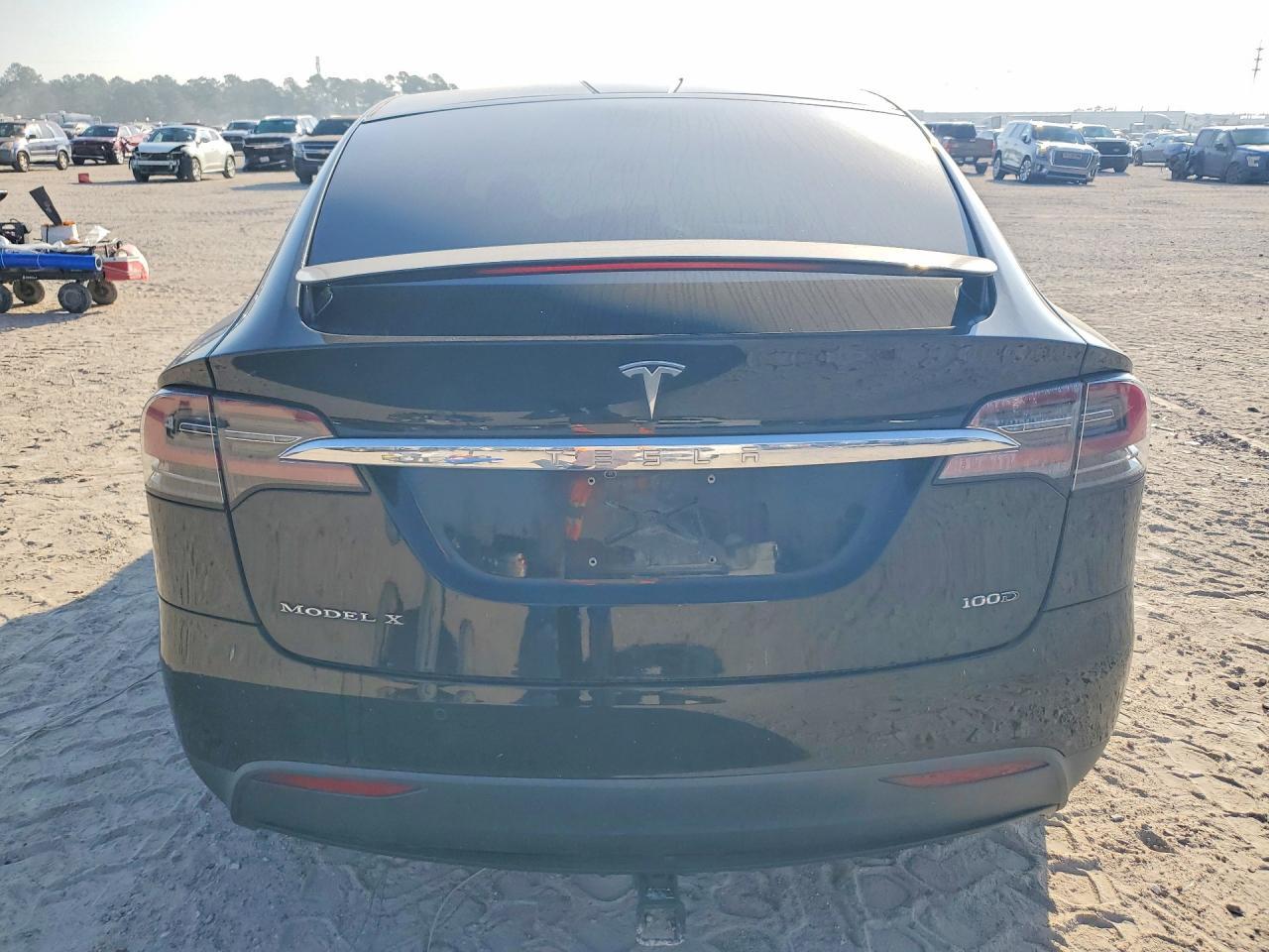 2017 Tesla Model X - Фото 6