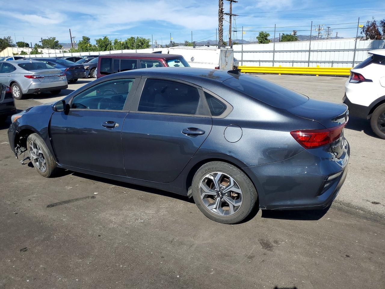 2019 Kia Forte Lxs - Фото 2
