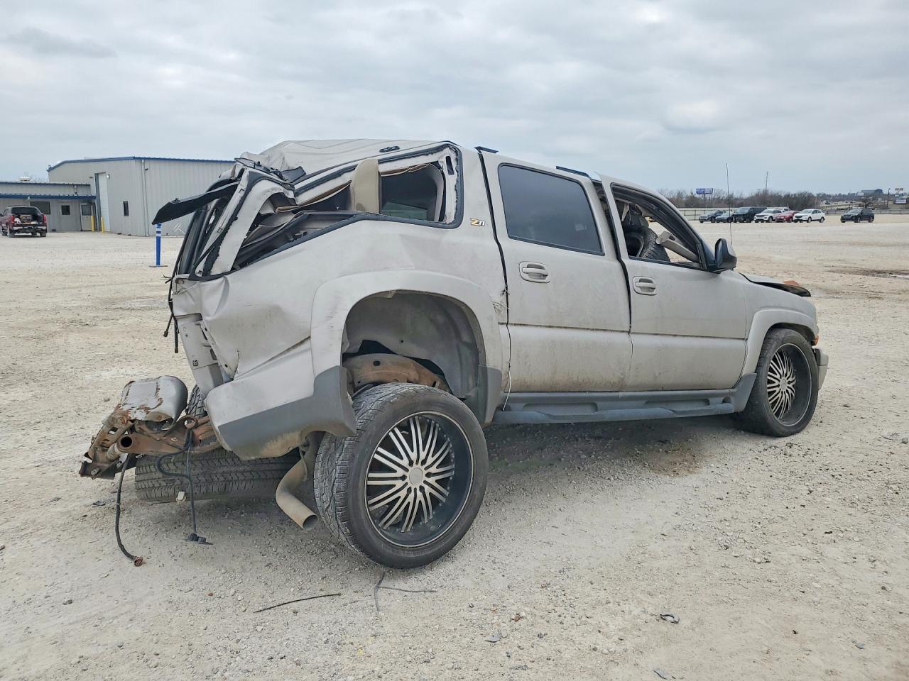 2004 Chevrolet Suburban K1500 - Фото 3