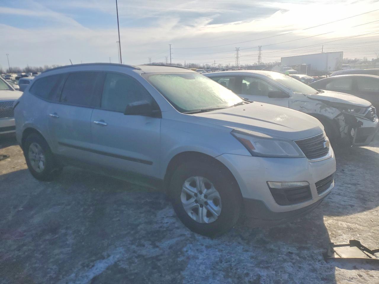 2017 Chevrolet Traverse Ls - Фото 4