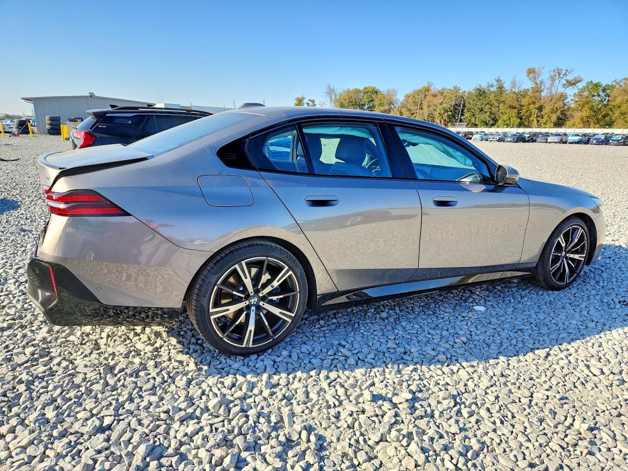 2025 BMW 530 I - Фото 3