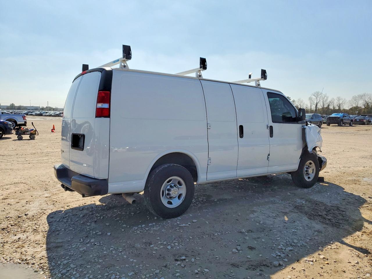 2023 Chevrolet Express G2500 - Фото 3