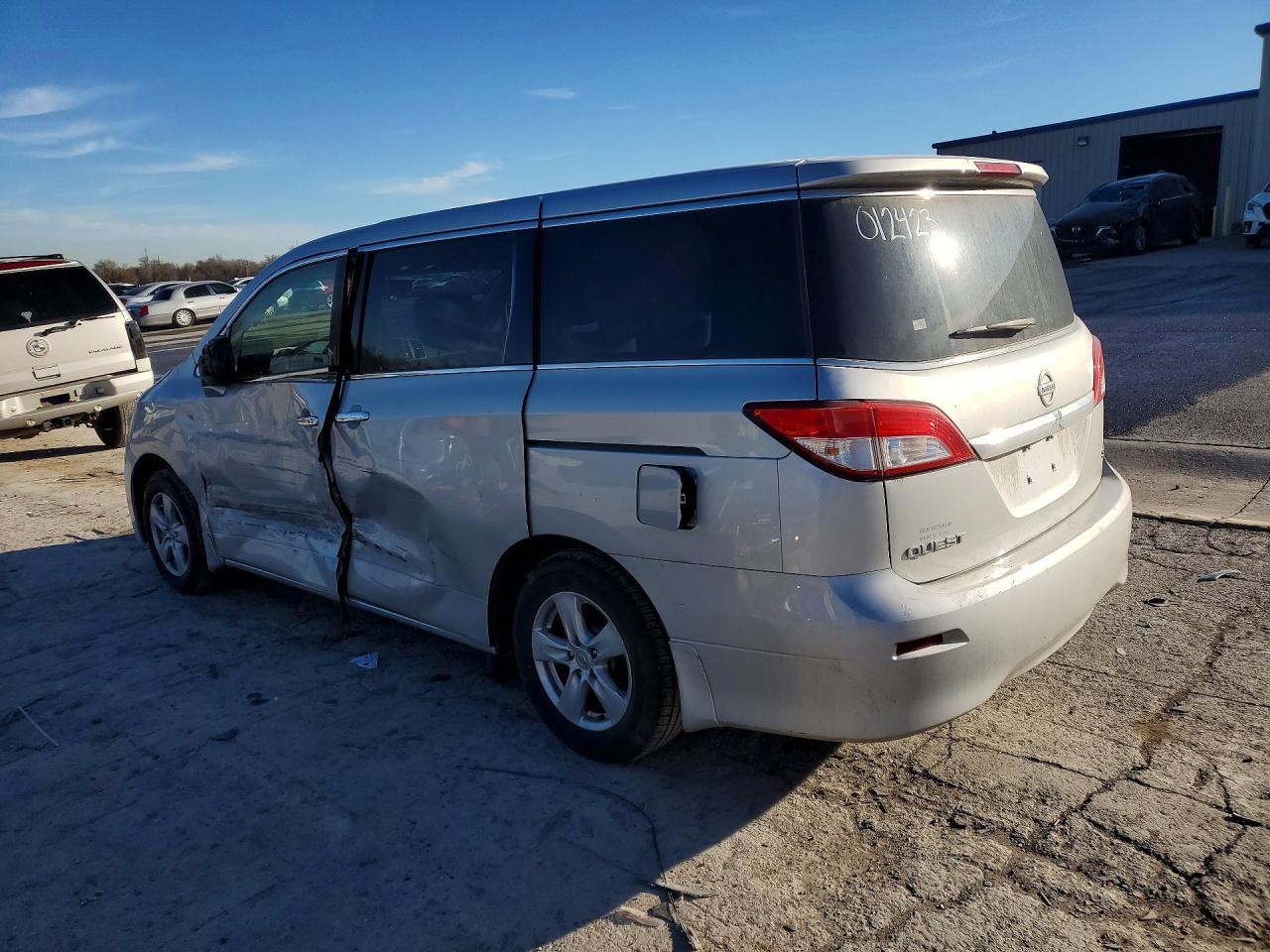 2011 Nissan Quest S - Фото 2