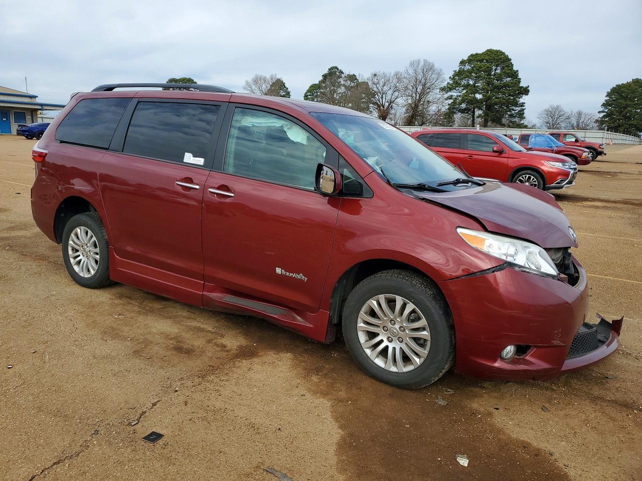 2016 Toyota Sienna Xle - Фото 4