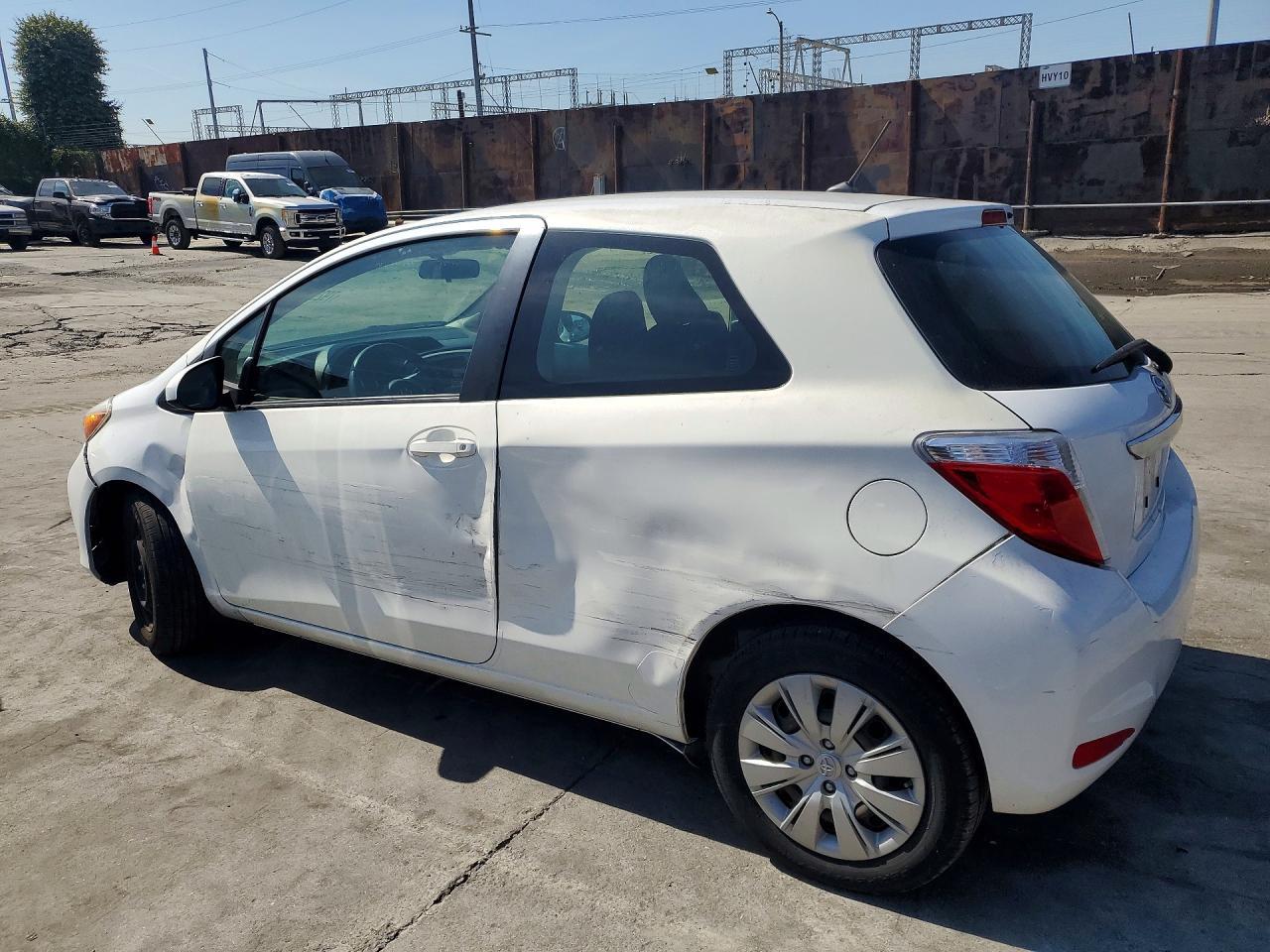 2012 Toyota Yaris 3-Door Le - Фото 2