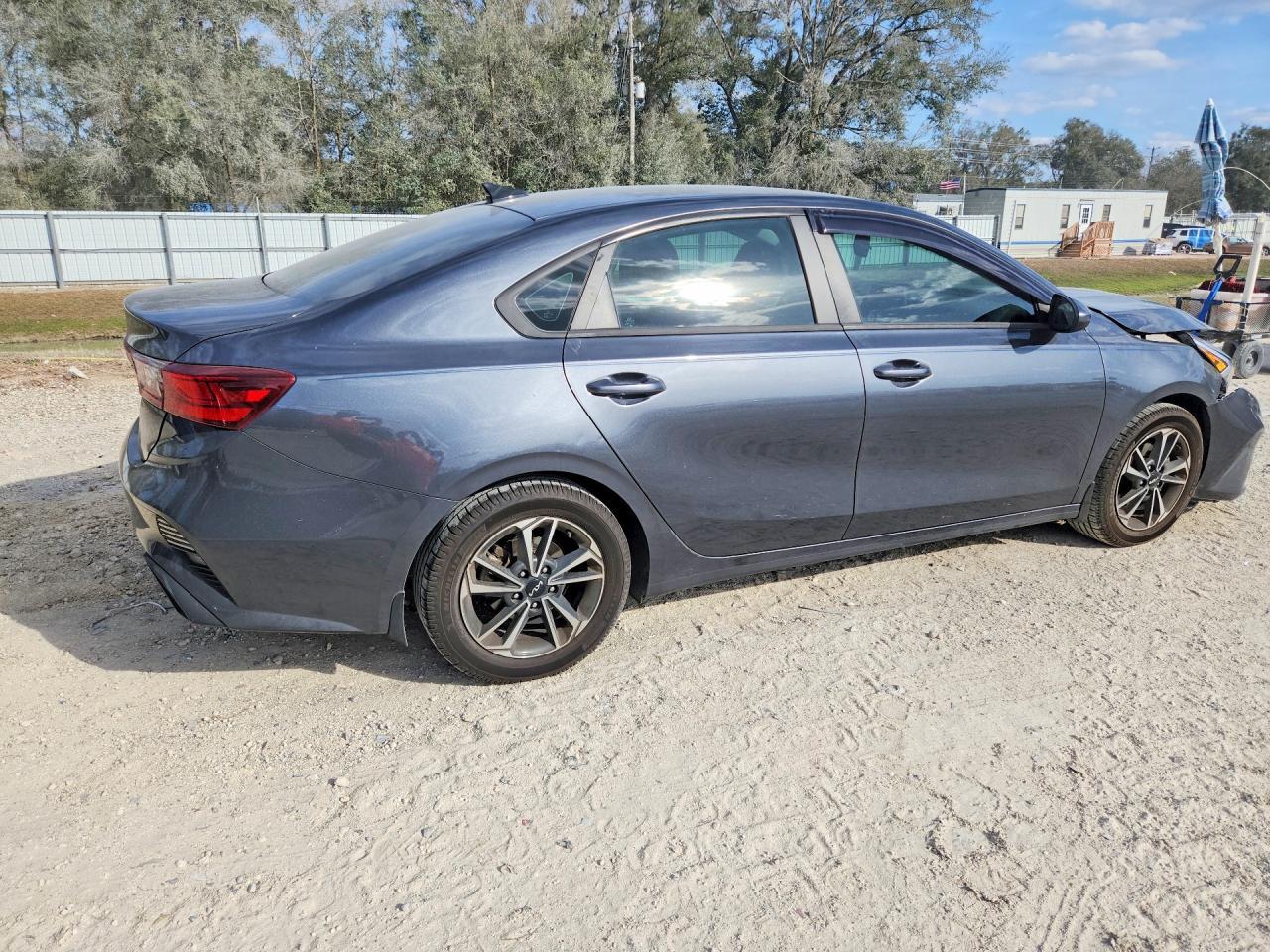 2023 Kia Forte Lxs - Фото 3